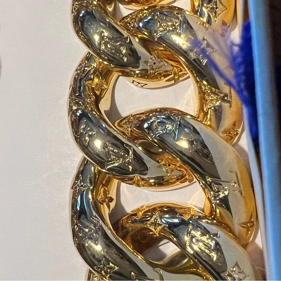 LV logo necklace - Picture 9 of 9